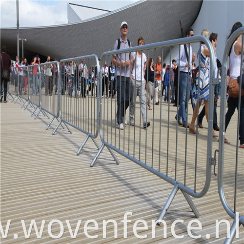 Crowd control barrier